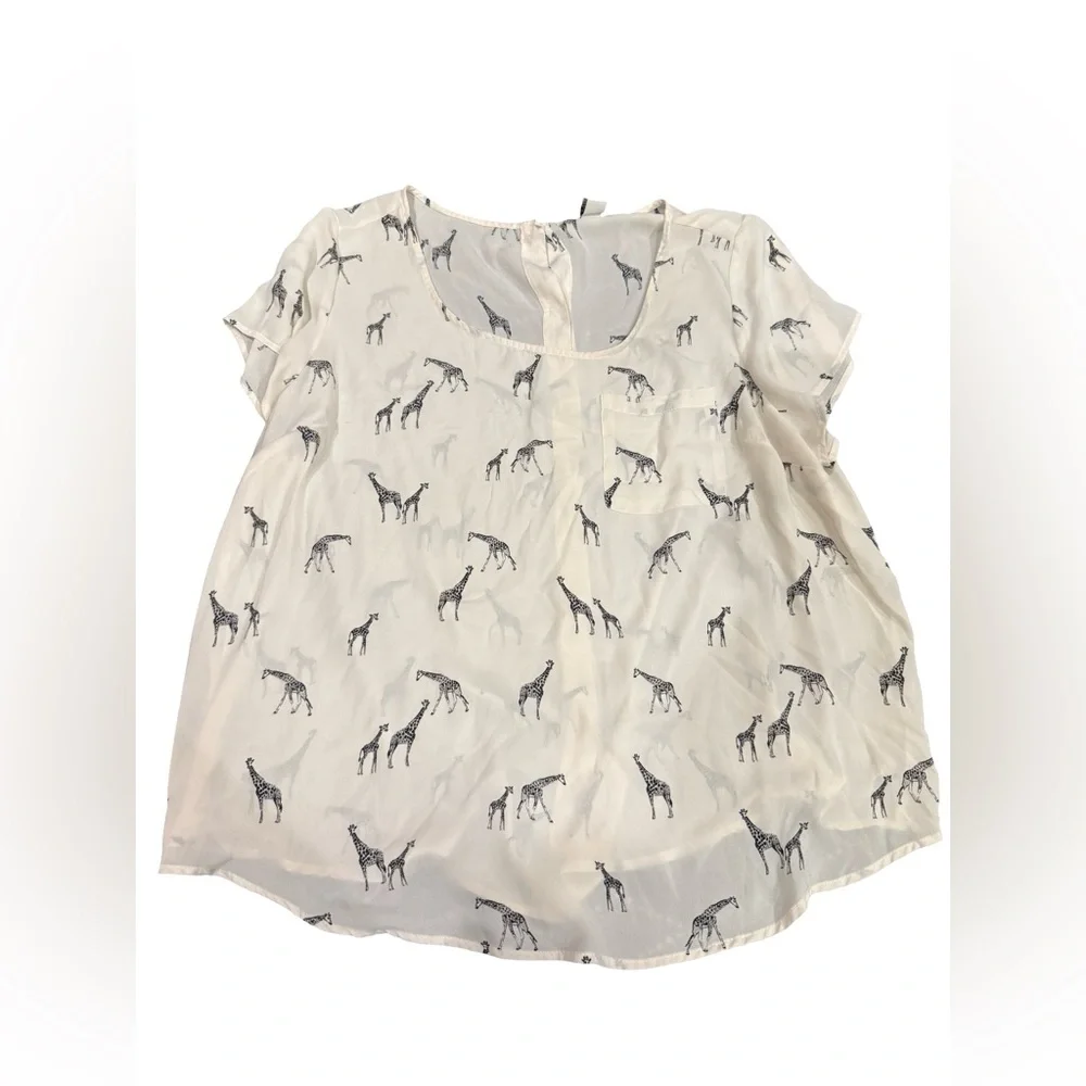 Torrid White Giraffe Print Blouse 2X Safari Animal Print Pocket Semi Sheer Top - Picture 7 of 10